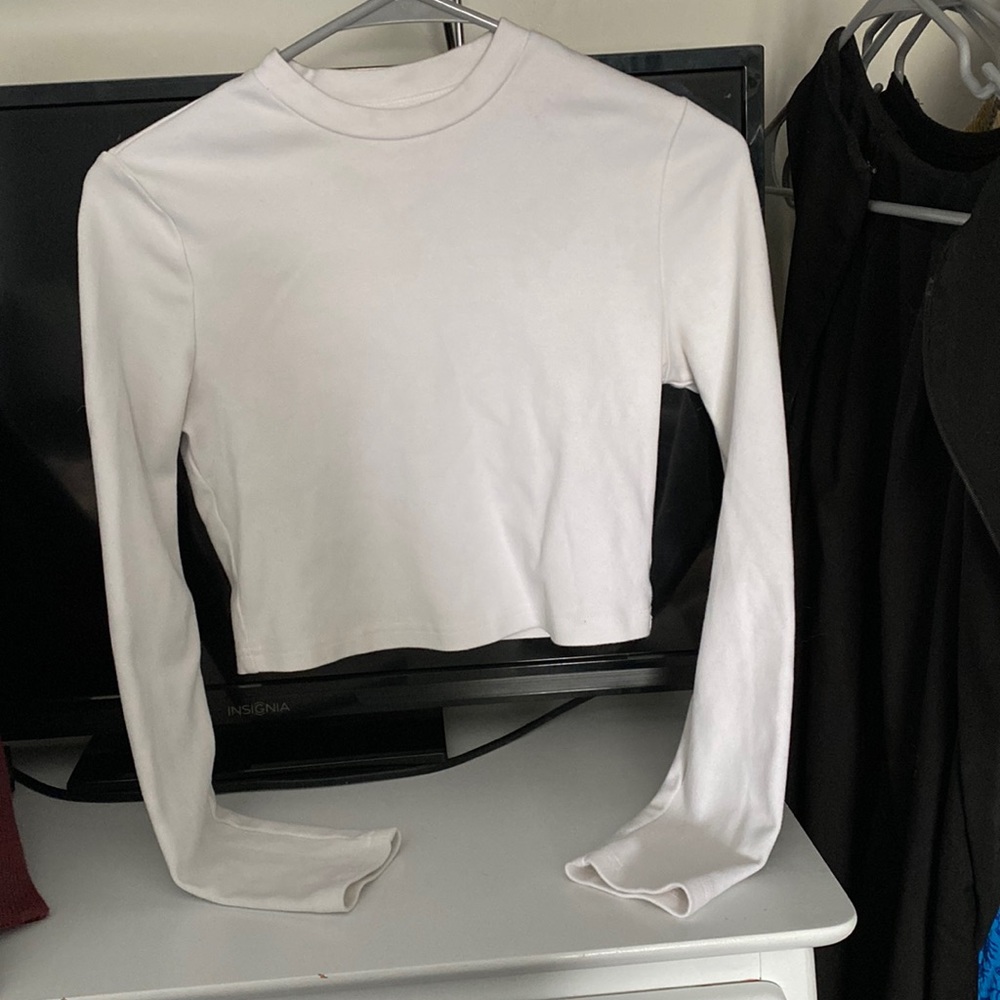 White long sleeve crop top